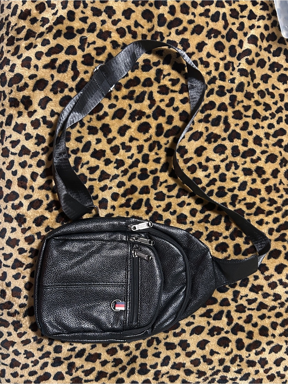 Black Leather-Textured Men’s Crossbody Bag with Tricolor Emblem